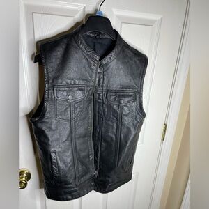 Milwaukee Leather Vest Mens Medium Club Style Harley Concealed Pockets